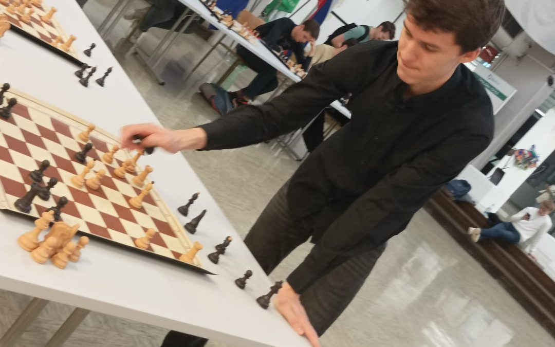 Šahovska simultanka na PEF UL
